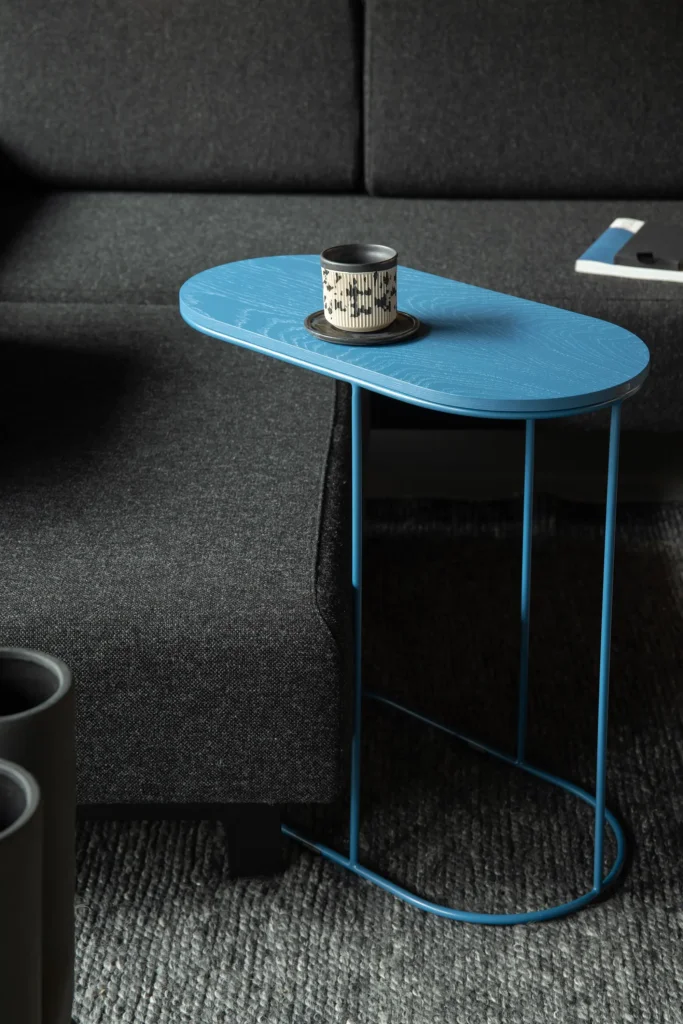 stolik kawowy boczny pomocniczy kolor niebieski