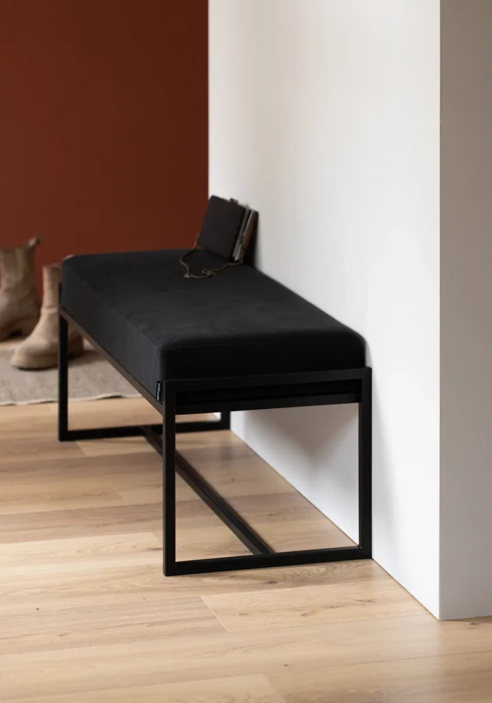 czarna ławka ławeczka siedzisko do przedpokoju lub sypialni