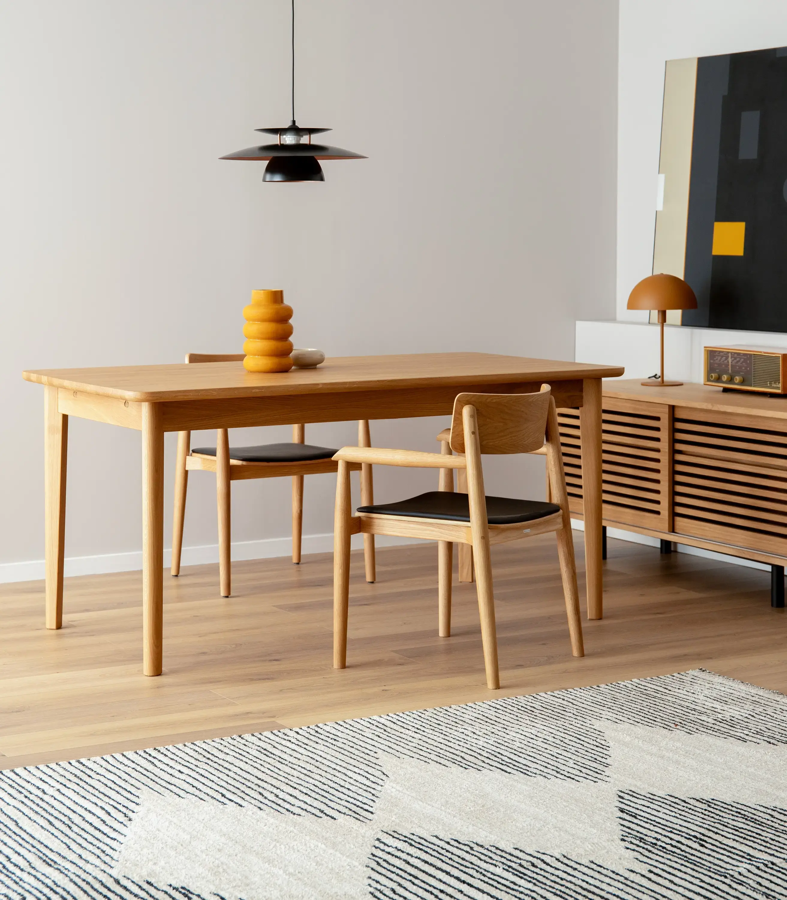 drewniany dębowy stół rozkładany w stylu skandynawskim