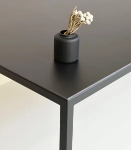 stół czarny spiek kwarcowy laminam
