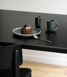 czarny stół ze spiekiem kwarcowym prostokątny nowoczesny