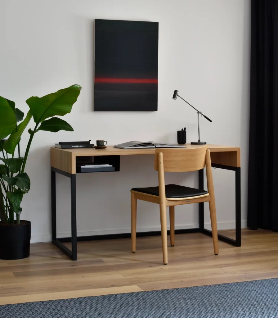 nowoczesne biurko drewniane w stylu skandynawskim