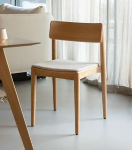 krzesło dębowe drewniane klasyczne tapicerka jasna