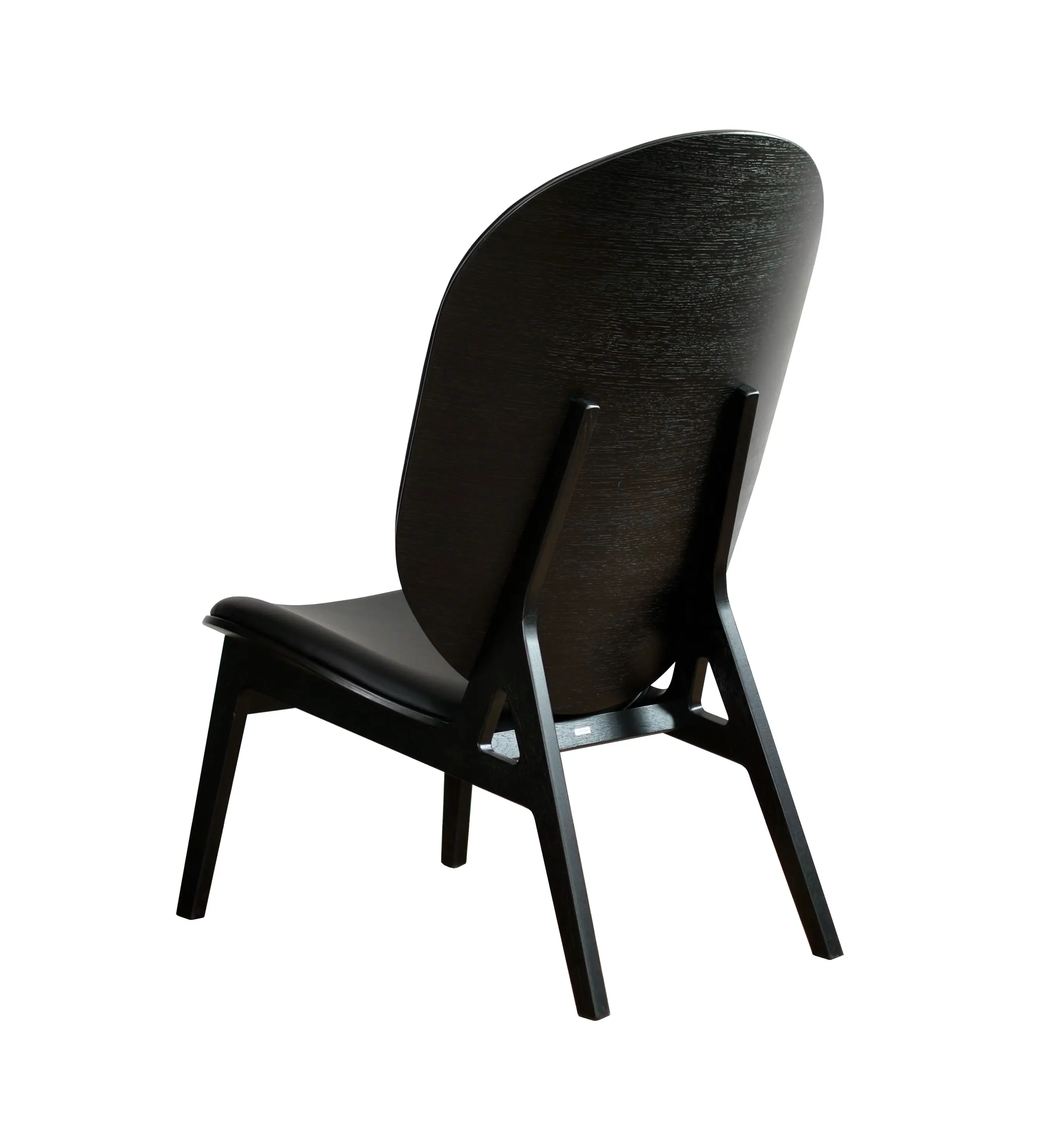 drewniany czarny fotel skandynawski design