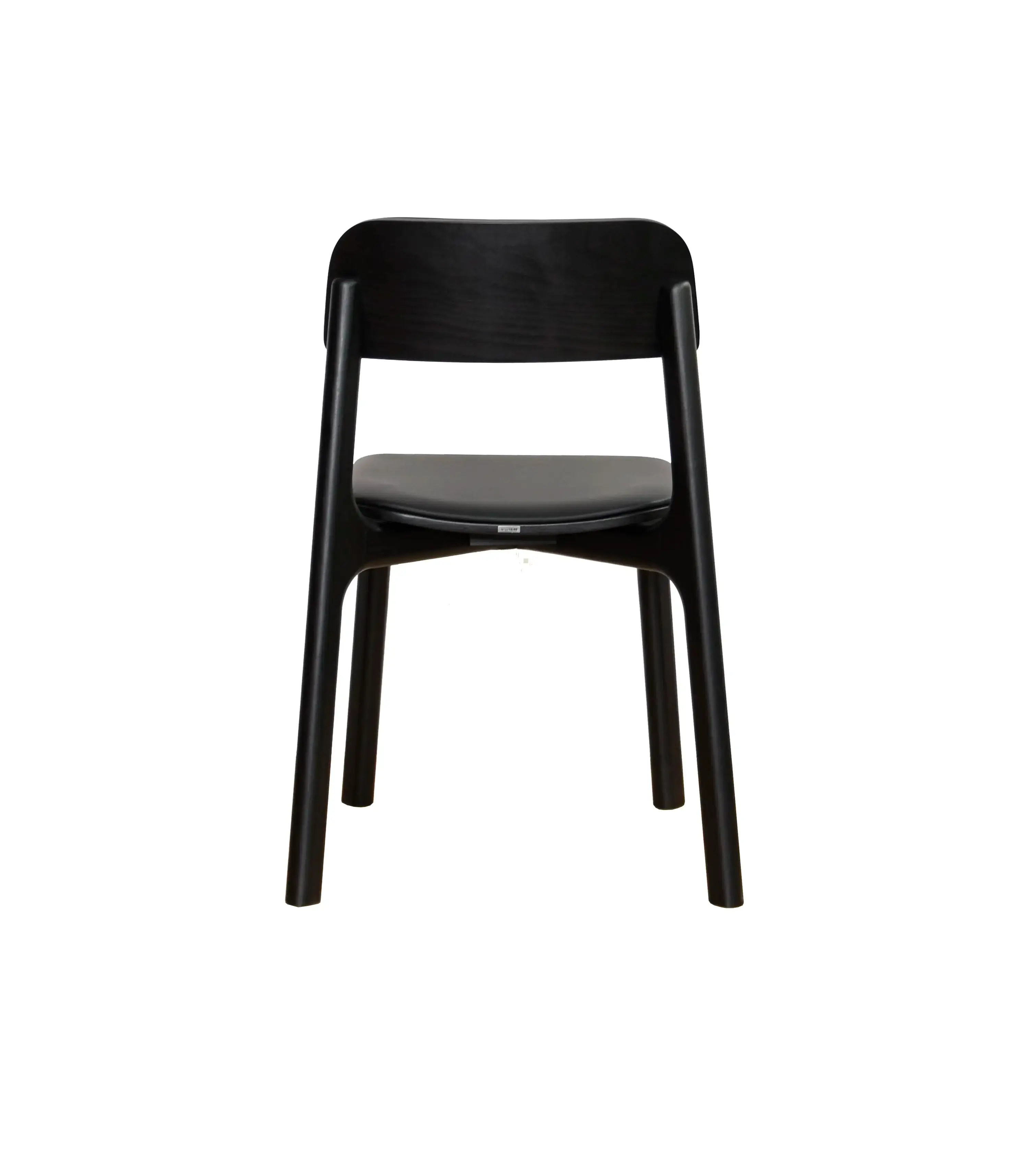 czarne krzesło z tapicerowanym oparciem