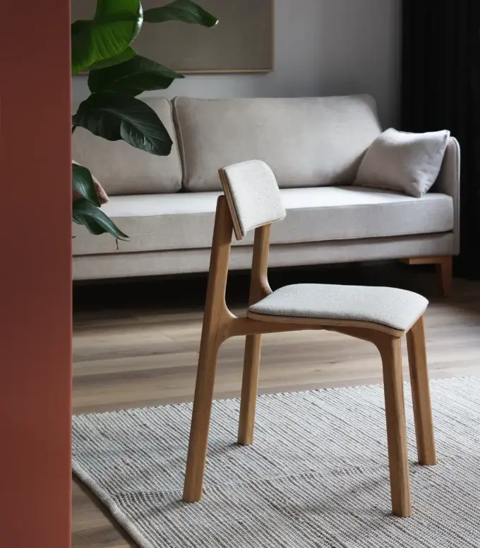 nowoczesne tapicerowane krzesło dębowe w stylu skandynawskim