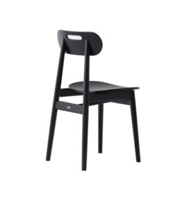 czarne krzeslo drewno skandynawskie
