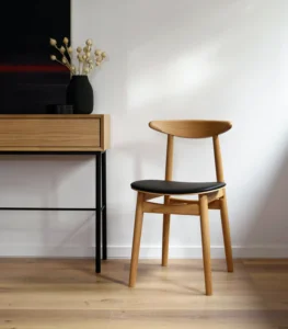 krzesło drewniane tapicerowane klasyczne polski design