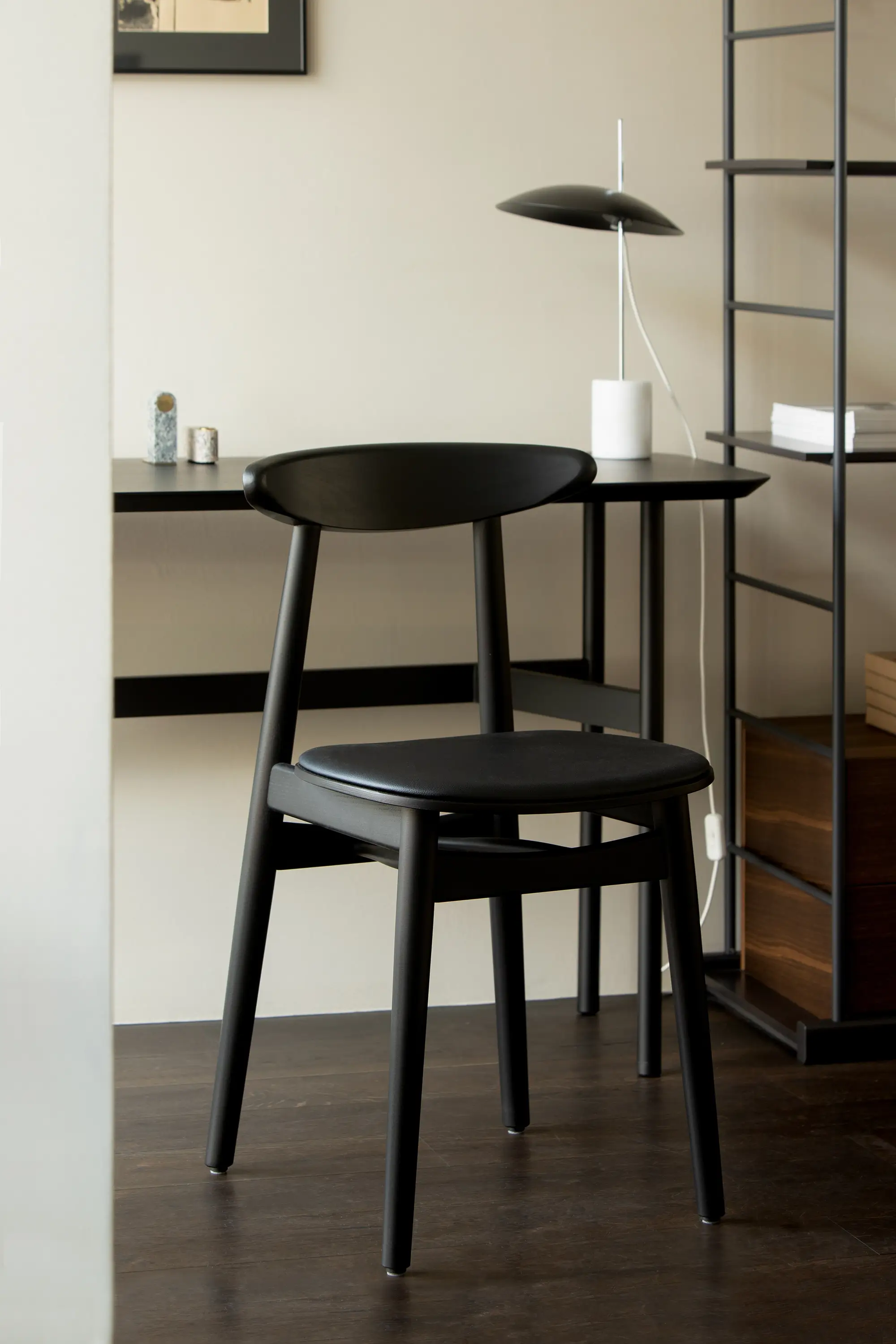 krzesło drewniane eleganckie czarne polski design