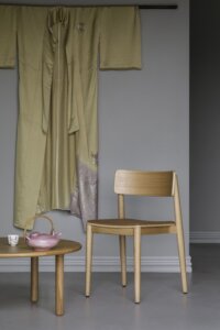 krzeslo dab naturalny brazowa tapicerka