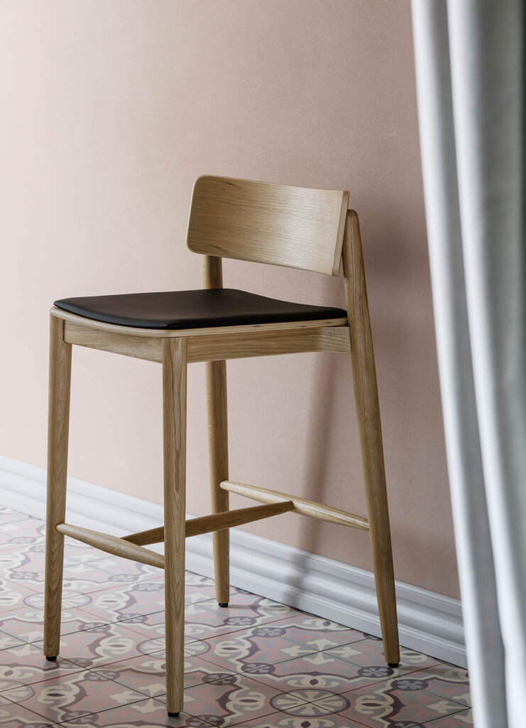 krzeslo barowe debowe hocker w stylu skandynawskim