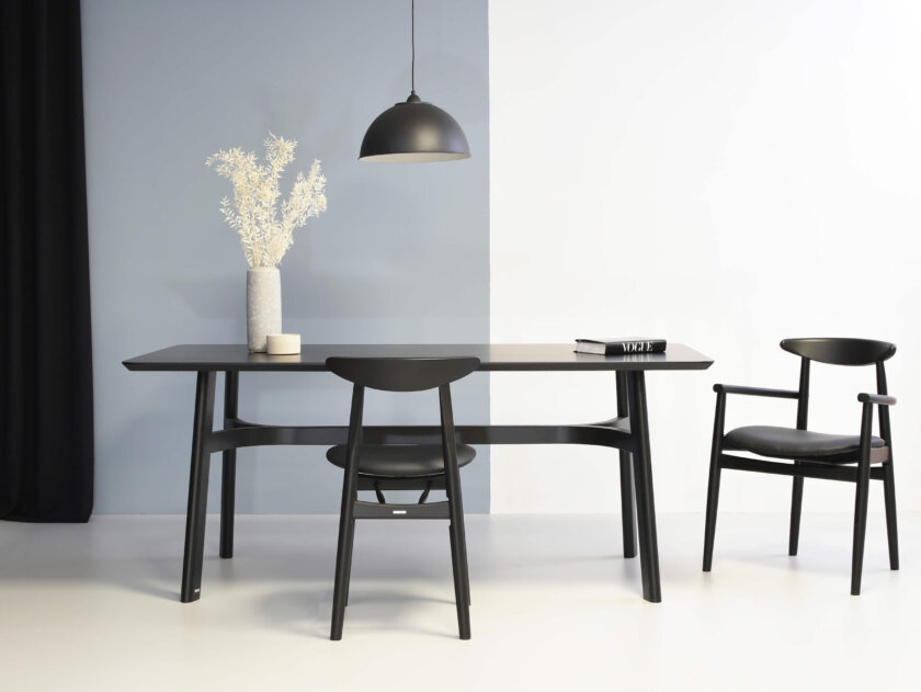 krzeslo czarne z podlokietnikami polski design
