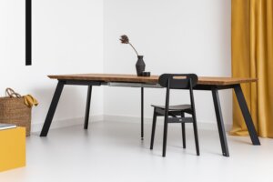 stol rozkladany debowy w stylu industrialnym
