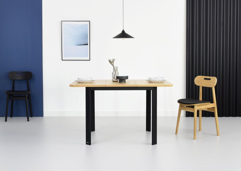 maly kwadratowy designerski stol rozkladany